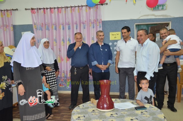 فيديو: الاطفال يعانقون الرئيس عادل بدير في افتتاح العام الدراسي في روضة افاق ودار الارقم